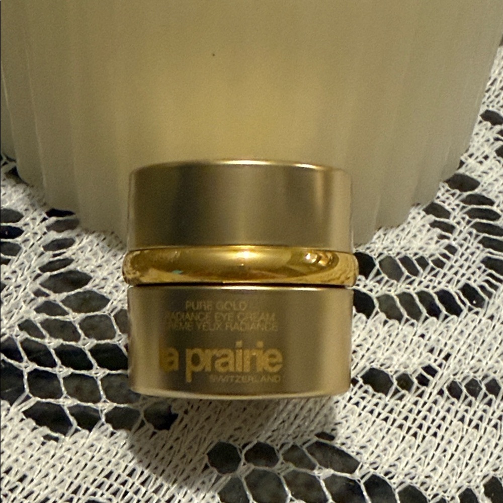 La Prairie Pure Gold Radiance Eye Cream
(Not full size)